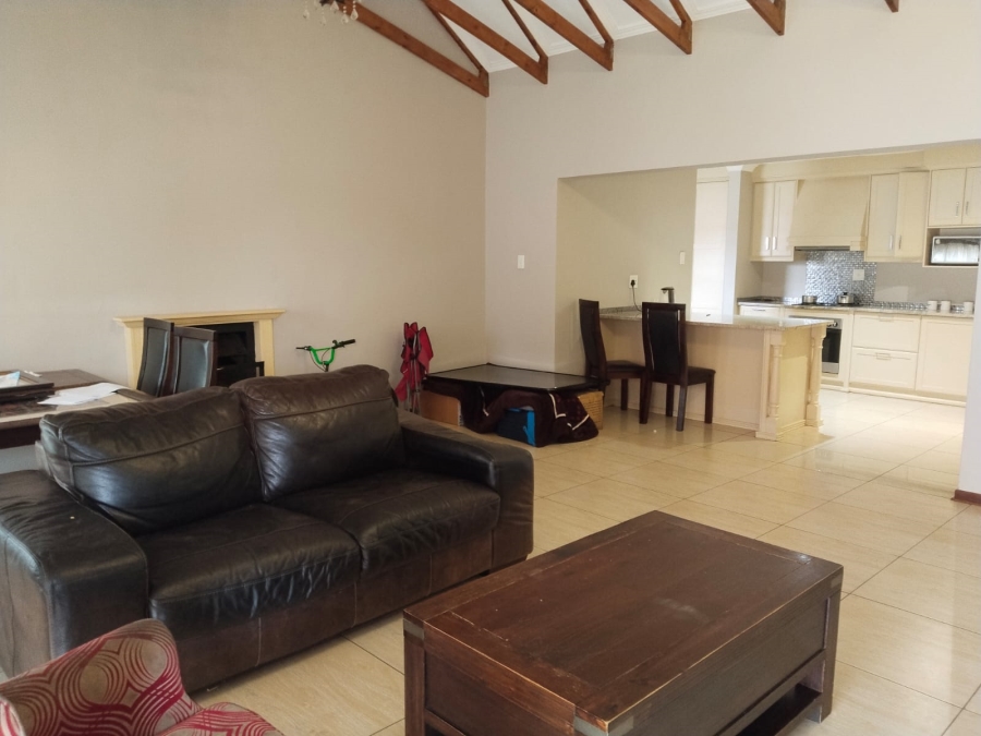 To Let 3 Bedroom Property for Rent in Hillside Free State